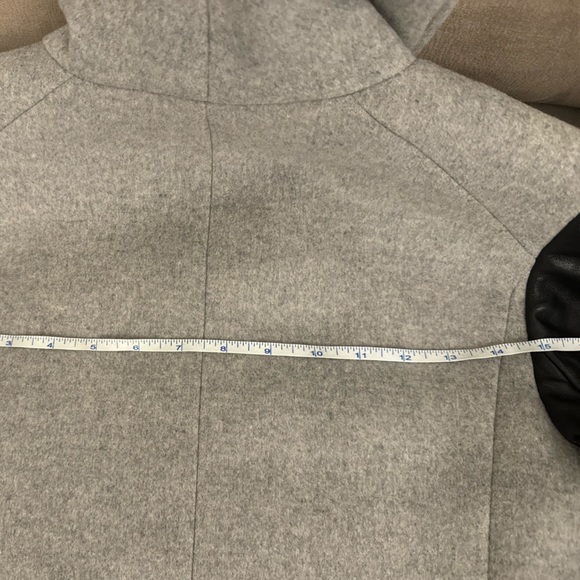 Aritzia Cocoon Coat Leather and Wool - Picture 8 of 9